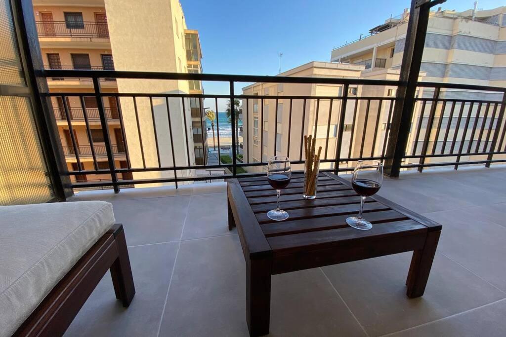 Апартаменты Amplio Apartamento Seaview Салоу Экстерьер фото