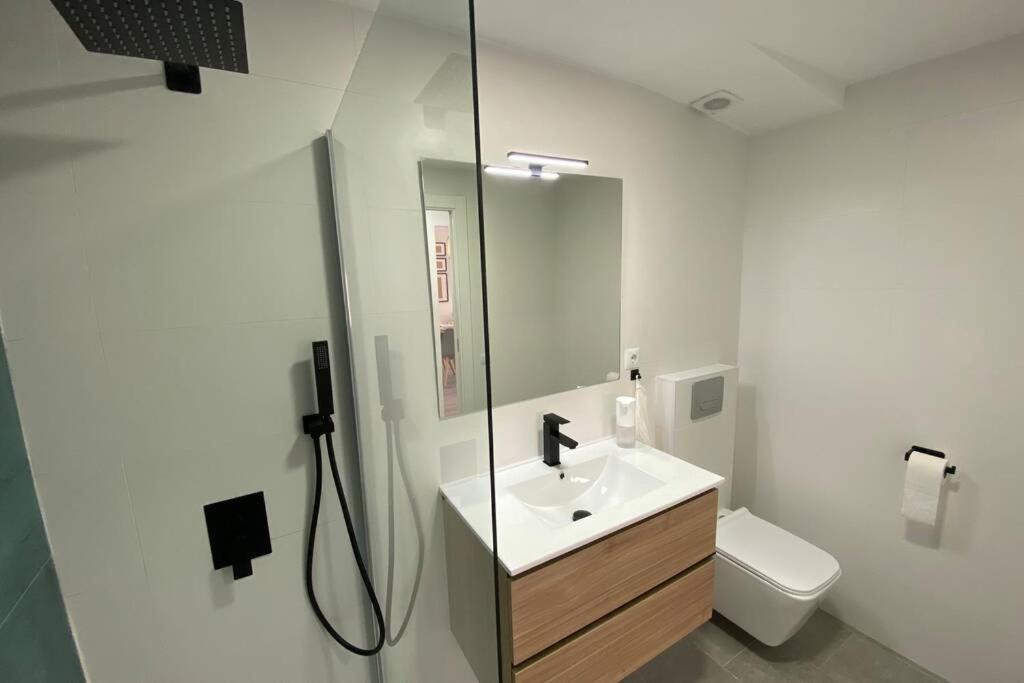 Апартаменты Amplio Apartamento Seaview Салоу Экстерьер фото