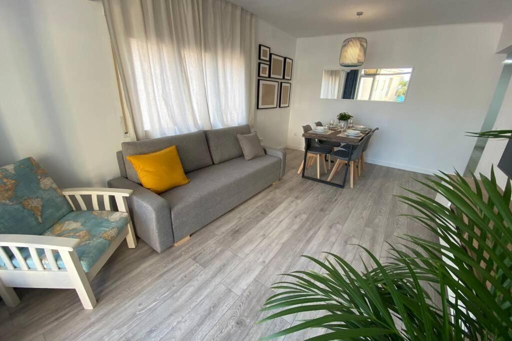 Апартаменты Amplio Apartamento Seaview Салоу Экстерьер фото
