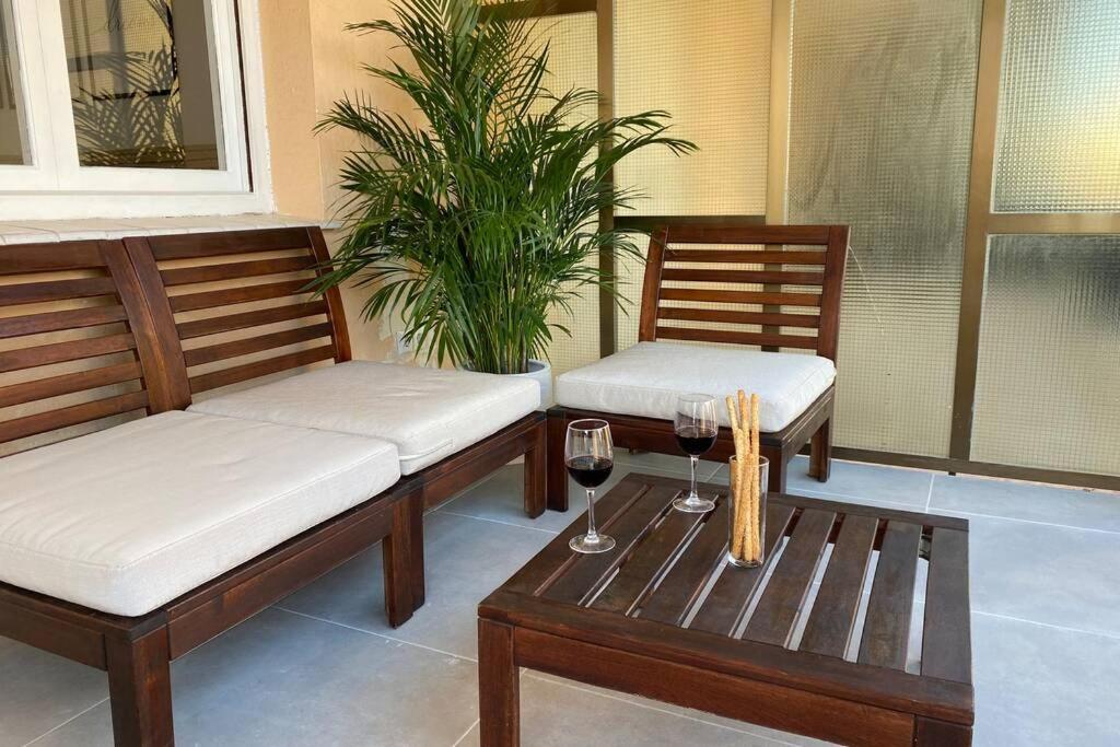 Апартаменты Amplio Apartamento Seaview Салоу Экстерьер фото